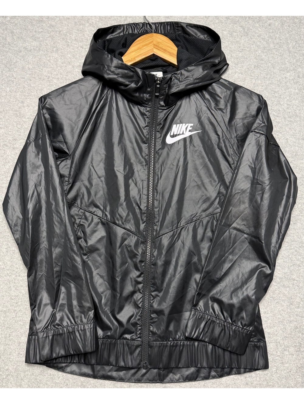 Nike Sportswear Windrunner Girls Youth Large Black Hooded Windbreaker Jacket